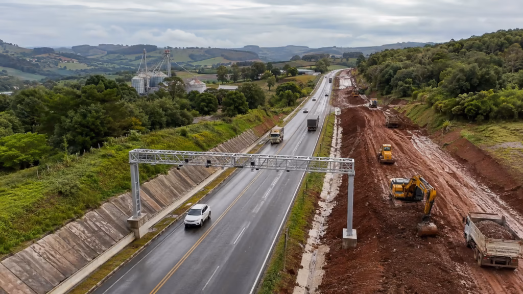 Concessão do Bloco 2 prevê duplicação de rodovias e sistema de pedágio free flow no Rio Grande do Sul.