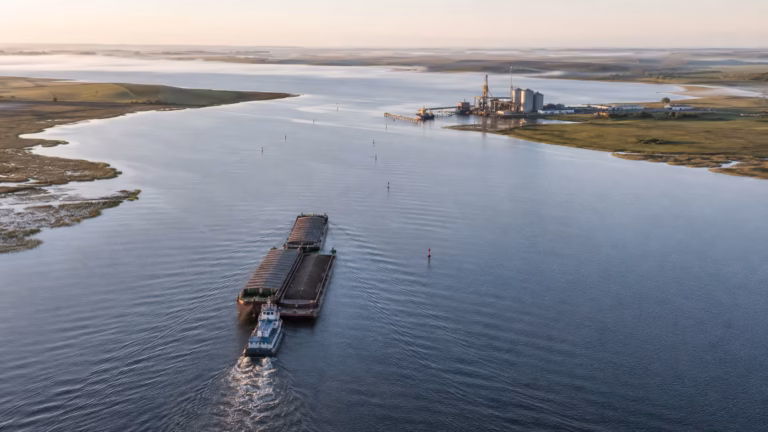 Concessão da Lagoa Mirim conecta hidrovia brasileira ao corredor logístico com o Uruguai