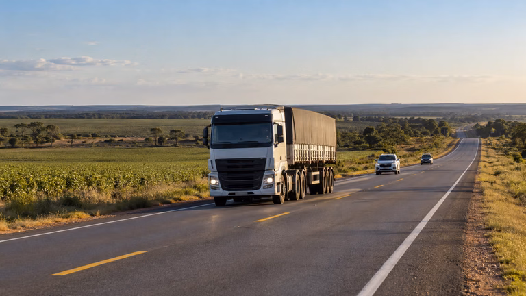 Concessões rodoviárias em Mato Grosso em trecho de estrada estadual usado por caminhões e veículos