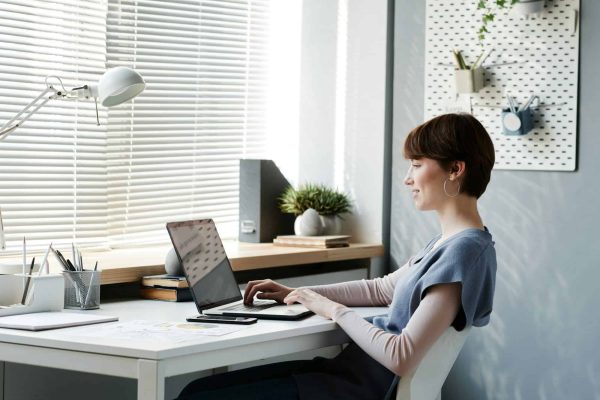 strategic-manager-working-online.jpg